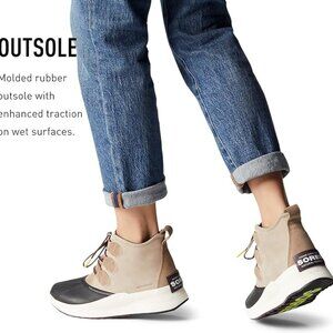 Sorel women’s out and about leather duck bootie in dove - Size 6.5